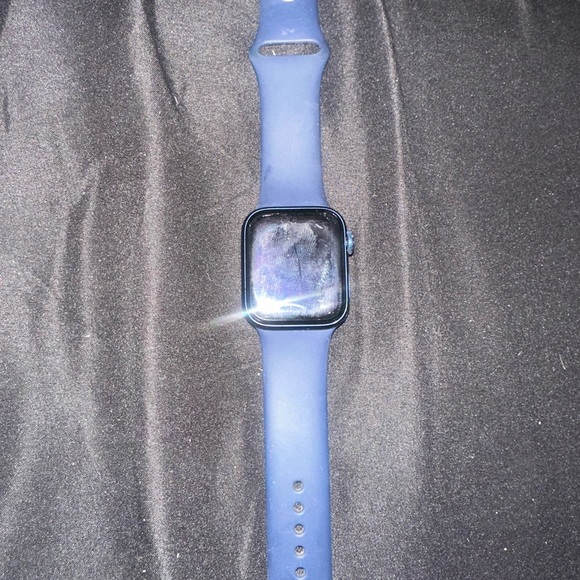 Apple watch series 6 40 MM - Picture 2 of 2